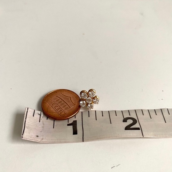 Vintage 10K Gold CZ Flower Earrings Stud Cubic Zirconia Faux Diamond Cluster - Picture 9 of 9